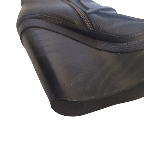 Boots - Picture 5 of 6